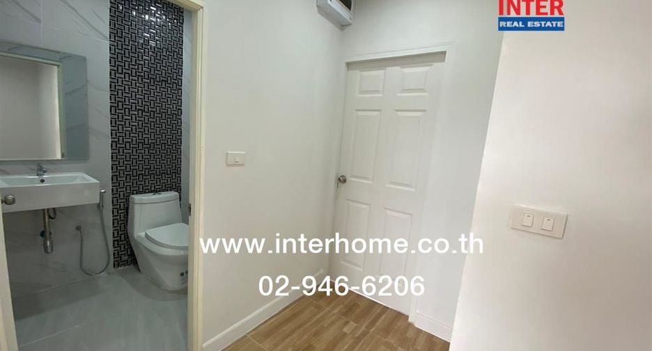 À vendre 3 chambres maison de ville à Sam Phran, Nakhon Pathom