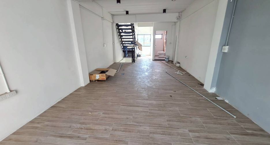 À vendre 3 chambres local commercial à Mueang Nonthaburi, Nonthaburi