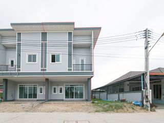 For sale 3 bedrooms retail Space in Si Racha, Chonburi