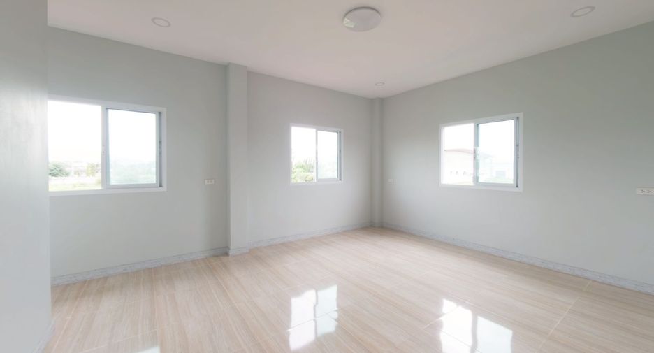 Gewerbefläche zum Kauf mit 3 Zimmer in Si Racha, Chonburi
