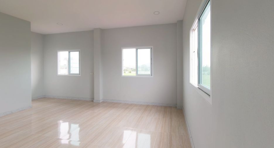 Gewerbefläche zum Kauf mit 3 Zimmer in Si Racha, Chonburi