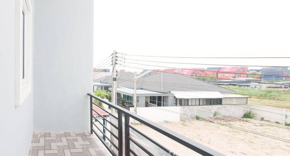 Gewerbefläche zum Kauf mit 3 Zimmer in Si Racha, Chonburi