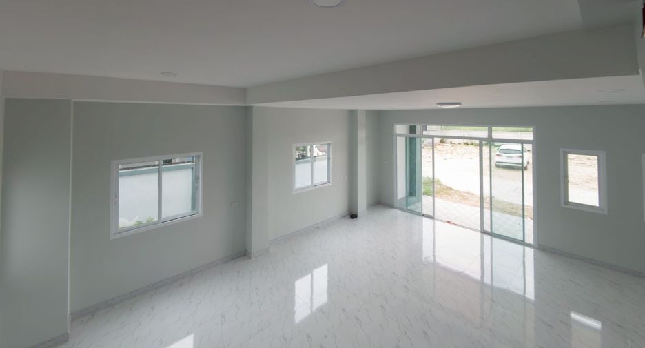 Gewerbefläche zum Kauf mit 3 Zimmer in Si Racha, Chonburi