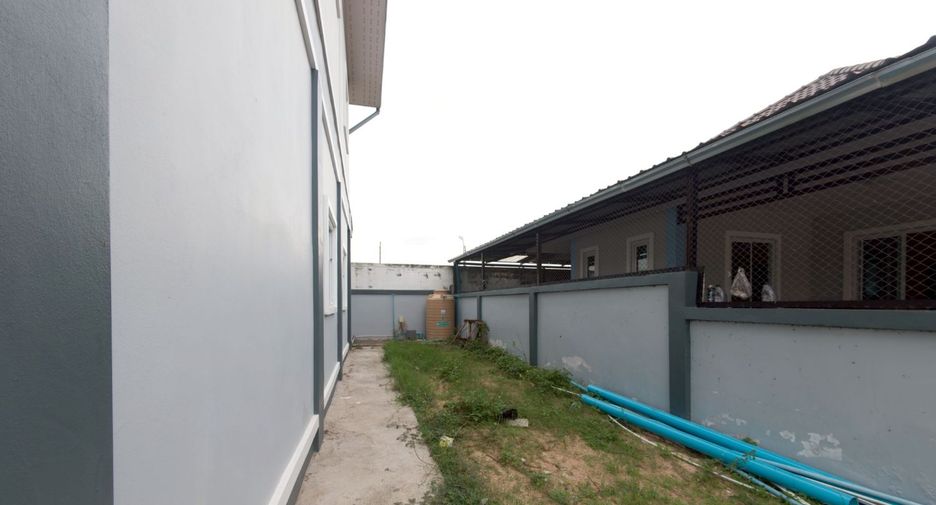 Gewerbefläche zum Kauf mit 3 Zimmer in Si Racha, Chonburi