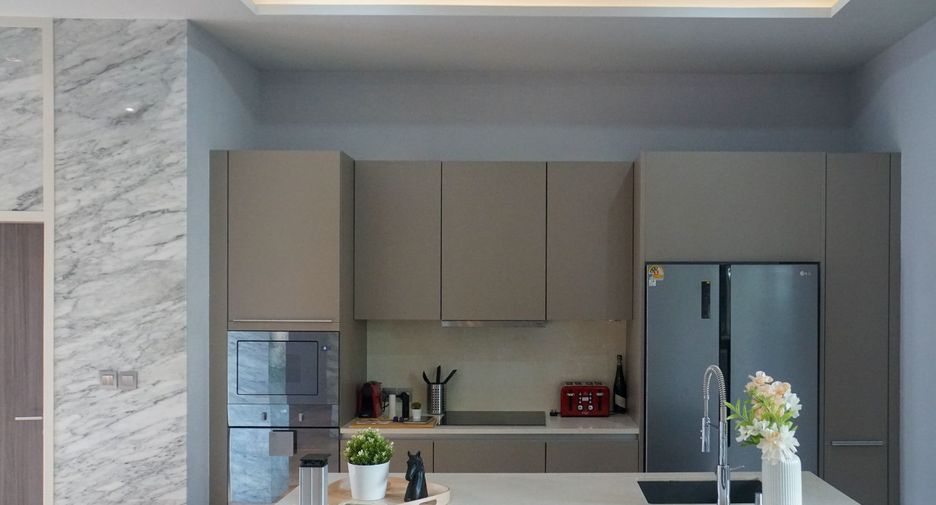 For rent 4 bedrooms house in Watthana, Bangkok