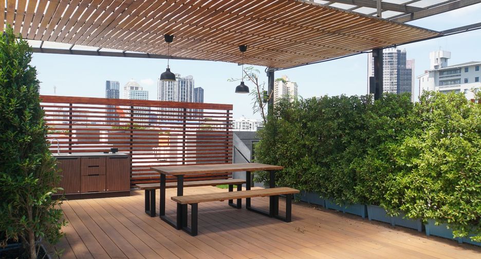 For rent 4 bedrooms house in Watthana, Bangkok
