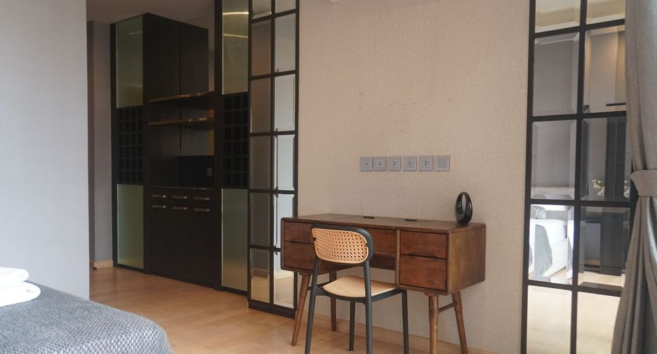 For rent 4 bedrooms house in Watthana, Bangkok