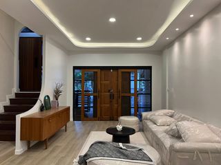 Casa adosada en alquiler de 5 habitaciones en Watthana, Bangkok