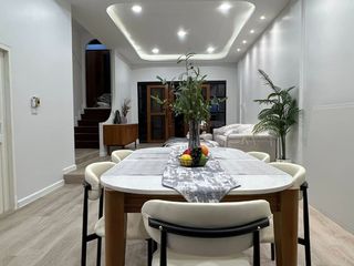 Casa adosada en alquiler de 5 habitaciones en Watthana, Bangkok