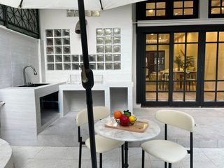 Casa adosada en alquiler de 5 habitaciones en Watthana, Bangkok