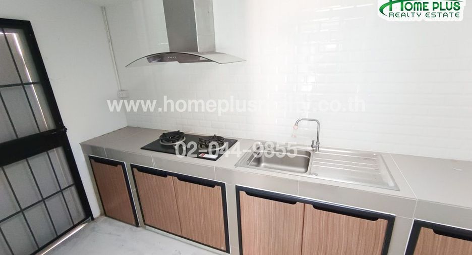 À vendre 3 chambres maison de ville à Mueang Pathum Thani, Pathum Thani