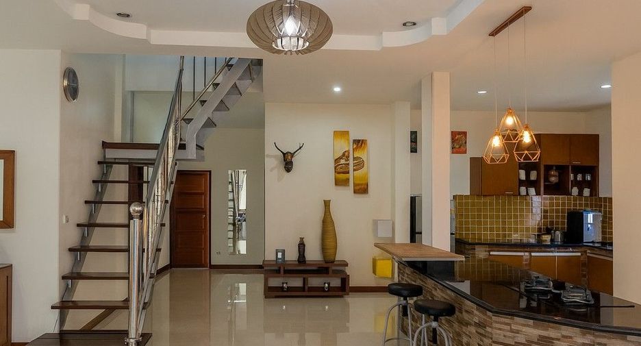 À louer 3 chambres maison à Bang Lamung, Chonburi