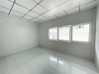 Haus zur Miete mit 6 Zimmer in Huai Khwang, Bangkok