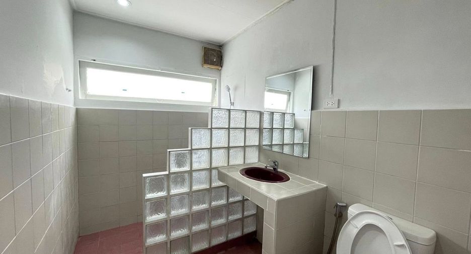 Casa en alquiler de 6 habitaciones en Huai Khwang, Bangkok