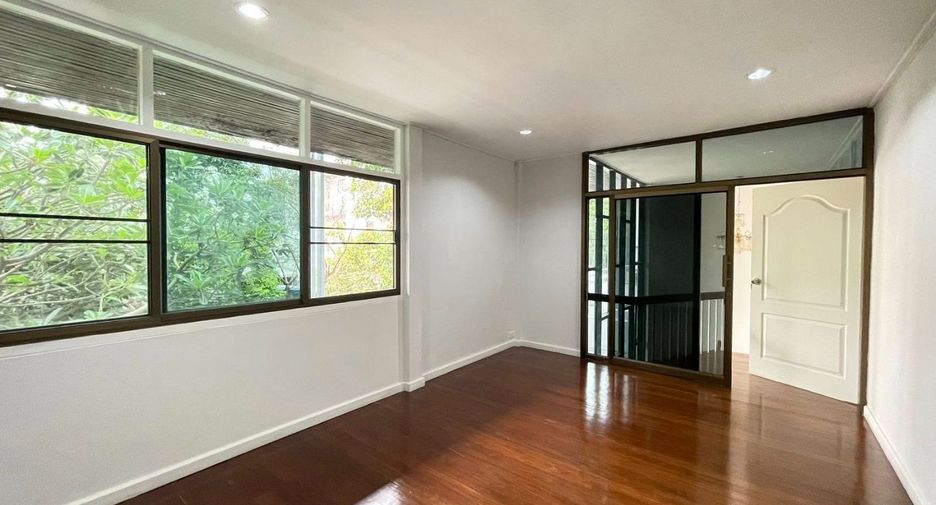 Casa en alquiler de 6 habitaciones en Huai Khwang, Bangkok