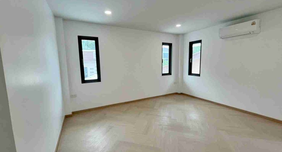 For sale 3 bedrooms house in Prawet, Bangkok