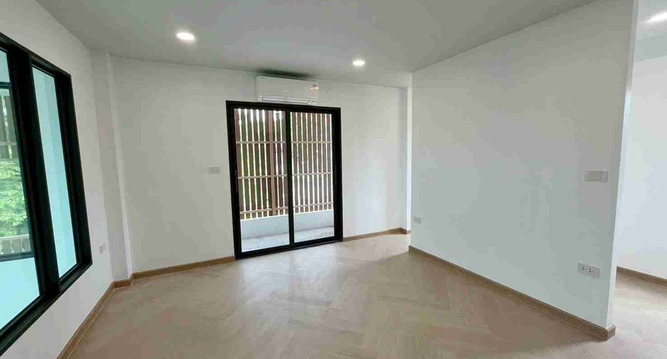 For sale 3 bedrooms house in Prawet, Bangkok