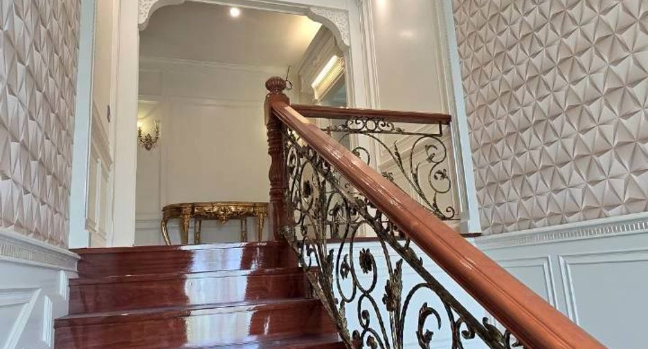 Casa en venta de 5 habitaciones en Mueang Samut Sakhon, Samut Sakhon
