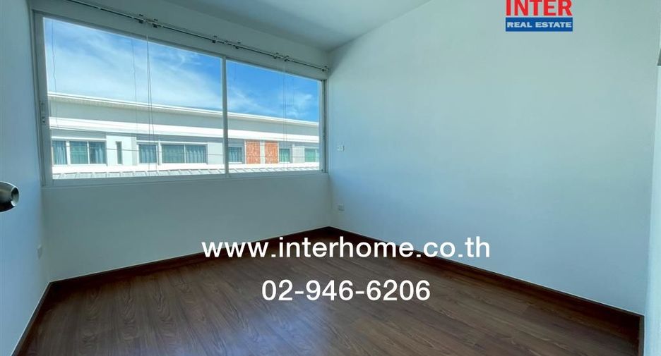 À vendre 2 chambres maison de ville à Lat Krabang, Bangkok