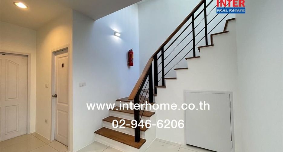 À vendre 2 chambres maison de ville à Lat Krabang, Bangkok