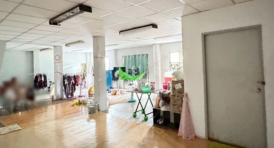 Local comercial en venta de 5 habitaciones en Krathum Baen, Samut Sakhon