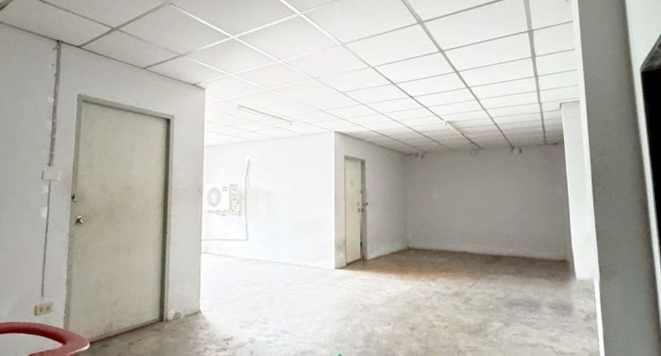 Local comercial en venta de 5 habitaciones en Krathum Baen, Samut Sakhon