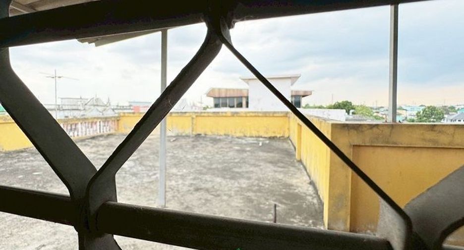 Local comercial en venta de 5 habitaciones en Krathum Baen, Samut Sakhon