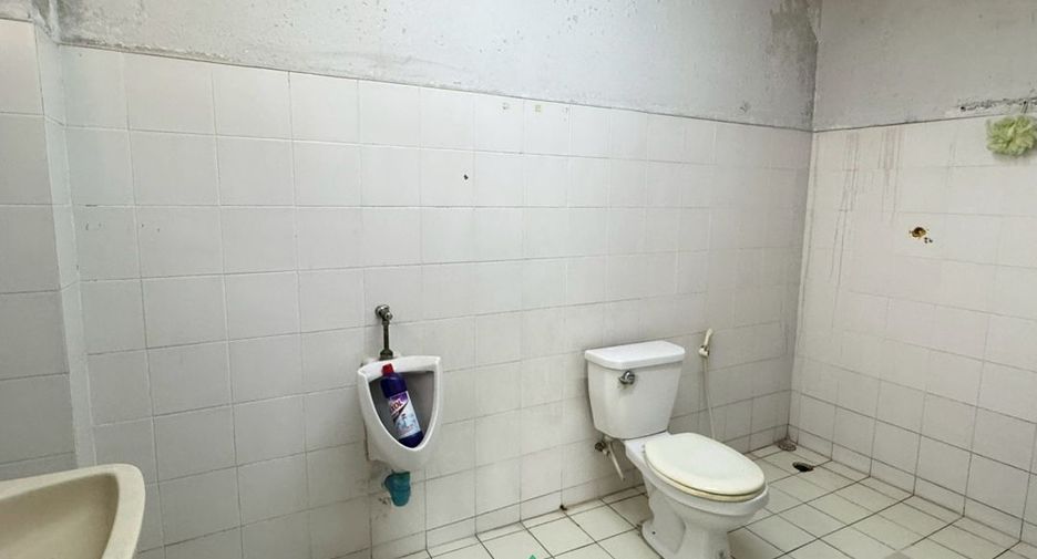 Local comercial en venta de 5 habitaciones en Krathum Baen, Samut Sakhon