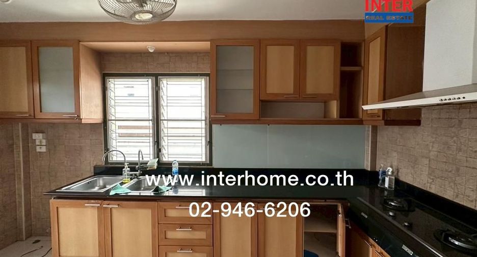 For sale 3 bedrooms house in Bang Khen, Bangkok