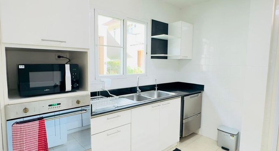 For rent and for sale 4 bedrooms house in Si Racha, Chonburi