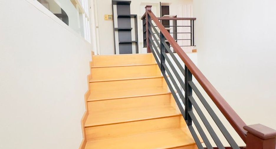 For rent and for sale 4 bedrooms house in Si Racha, Chonburi