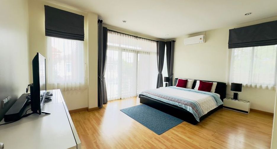 For rent and for sale 4 bedrooms house in Si Racha, Chonburi