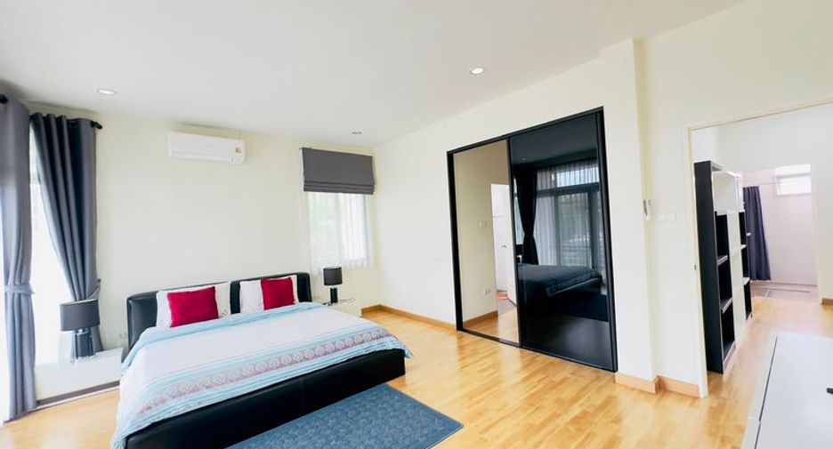 For rent and for sale 4 bedrooms house in Si Racha, Chonburi