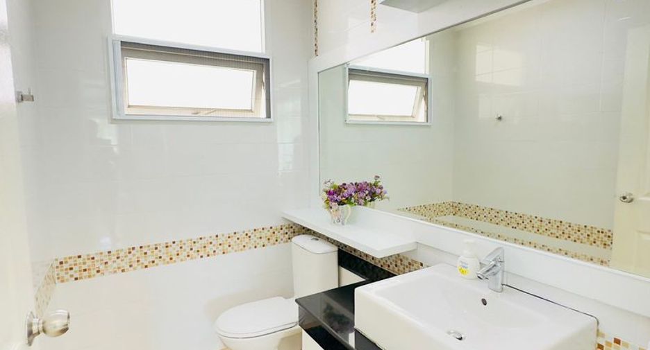For rent and for sale 4 bedrooms house in Si Racha, Chonburi