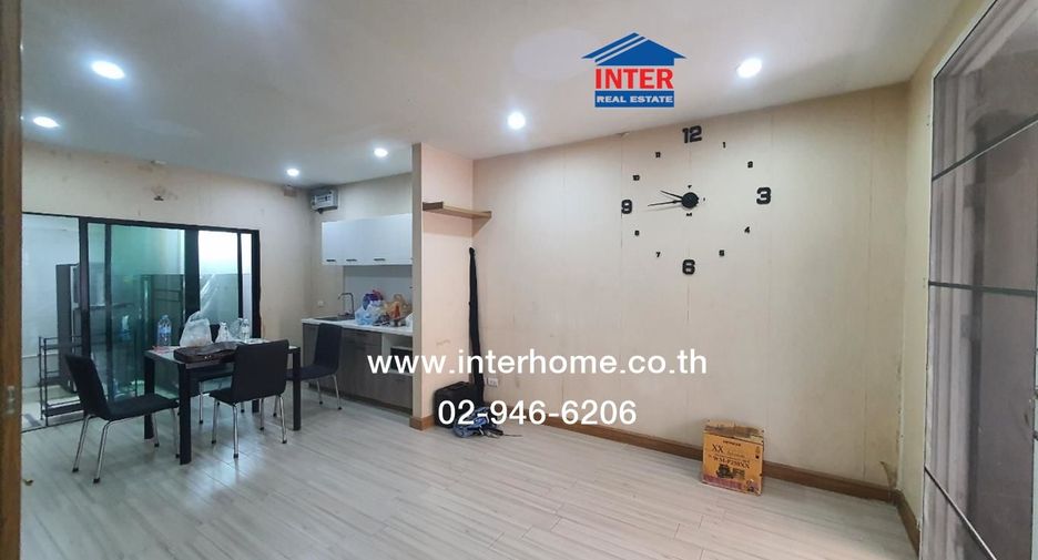 Casa adosada en venta de 3 habitaciones en Saphan Sung, Bangkok