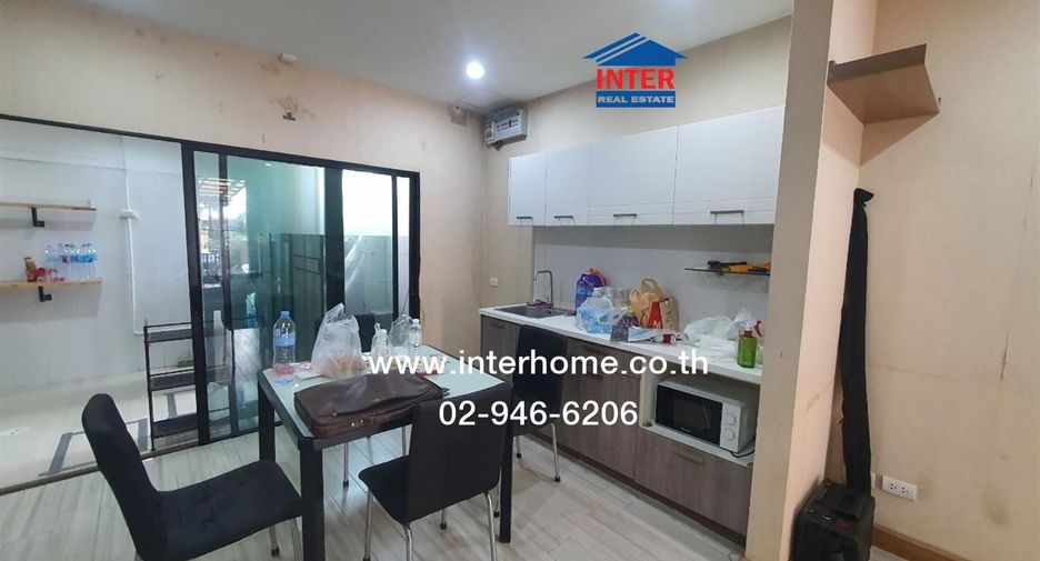 Casa adosada en venta de 3 habitaciones en Saphan Sung, Bangkok