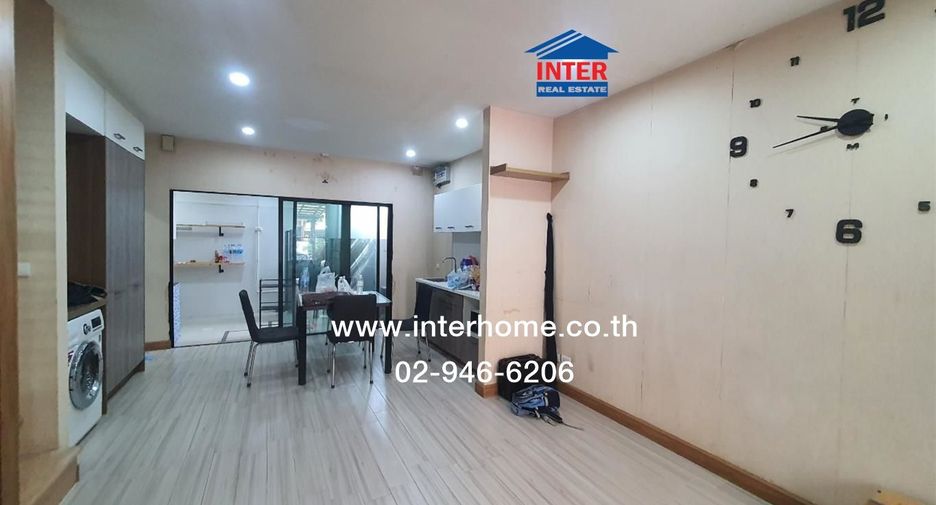 Casa adosada en venta de 3 habitaciones en Saphan Sung, Bangkok