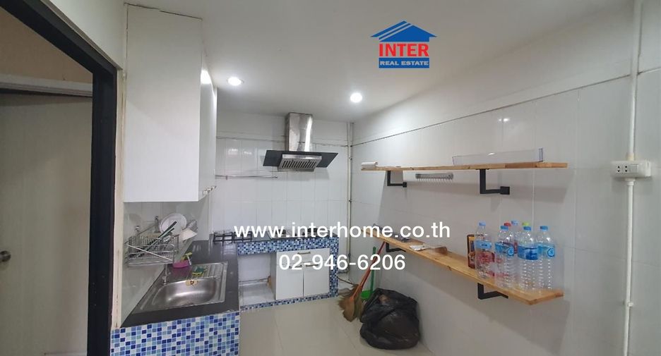 Casa adosada en venta de 3 habitaciones en Saphan Sung, Bangkok