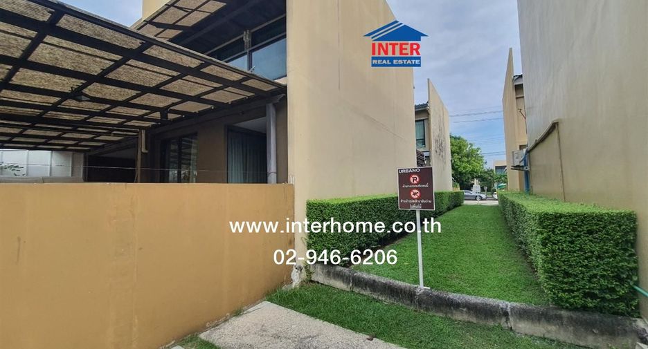 Casa adosada en venta de 3 habitaciones en Saphan Sung, Bangkok