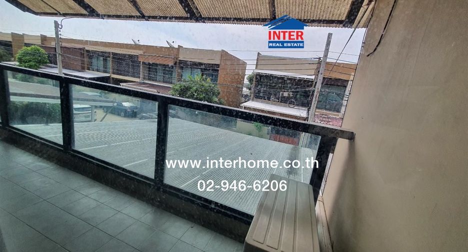 Casa adosada en venta de 3 habitaciones en Saphan Sung, Bangkok