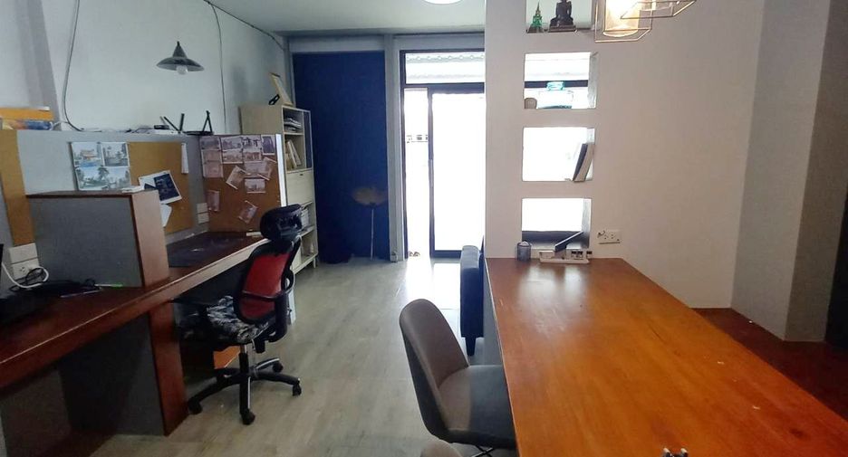 Casa adosada en venta de 2 habitaciones en Mueang Nakhon Ratchasima, Nakhon Ratchasima