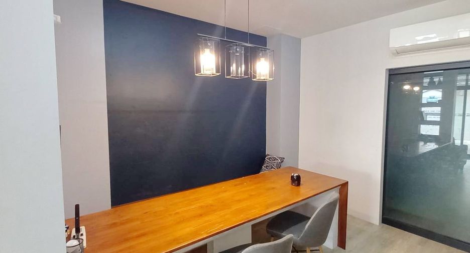 Casa adosada en venta de 2 habitaciones en Mueang Nakhon Ratchasima, Nakhon Ratchasima