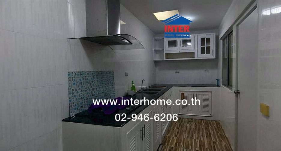For sale 3 bedrooms townhouse in Mueang Nonthaburi, Nonthaburi