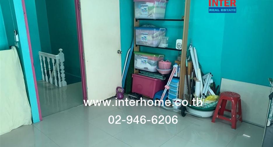 For sale 2 ベッドルーム townhouse in Saphan Sung, Bangkok