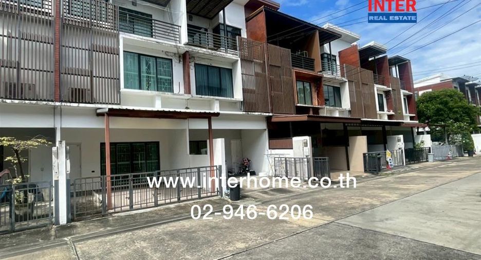 À vendre 3 chambres maison de ville à Khan Na Yao, Bangkok