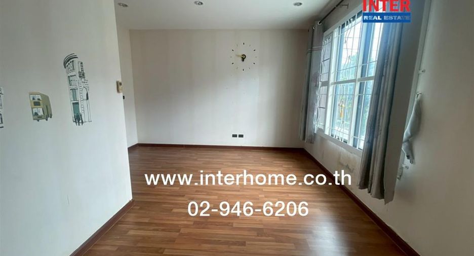 À vendre 3 chambres maison de ville à Khan Na Yao, Bangkok