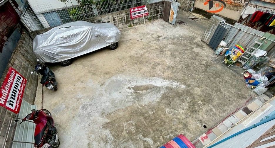 For sale 3 bedrooms house in Yan Nawa, Bangkok