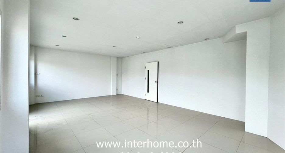 For sale 3 bedrooms retail Space in Bang Khen, Bangkok