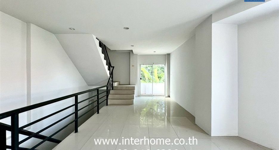 For sale 3 bedrooms retail Space in Bang Khen, Bangkok