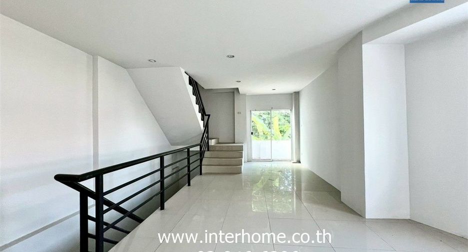 For sale 3 bedrooms retail Space in Bang Khen, Bangkok
